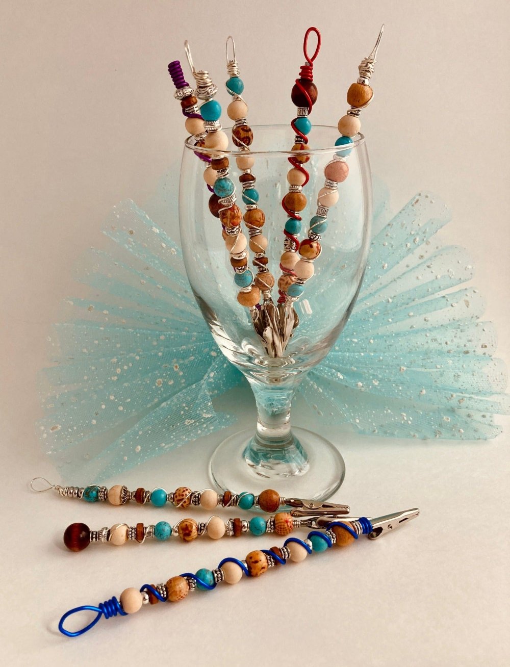 An eye-catching combination of style and function, our Beaded Bud Clip is a great way to hold your cards, bills, or even your Buds! Made of strong stainless steel and colorful beads, with a choice of colored aluminum or silver plated wires, (spiral wrapped from end to end)you'll find the perfect design to fit any look and lifestyle. Add function and flair to your day with our Beaded Bud Clips. Note: (These clips may or may not have a hanger attached)